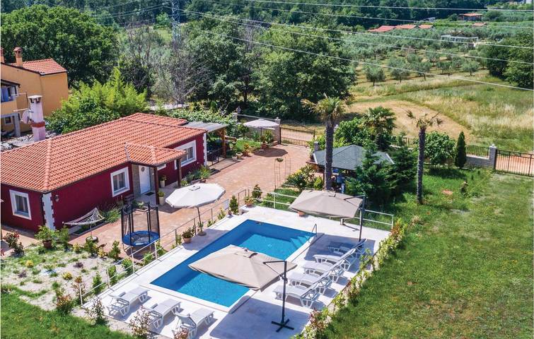 Ferienhaus für 8 Personen, mit Terrasse und Garten in Umag und Umgebung