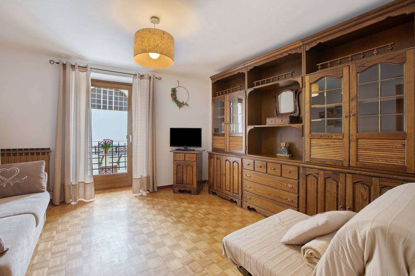 Appartement entier, Appartement panoramique au cœur de La Salle avec balcon et Wi-Fi rapide in La Salle, Comune di La Salle
