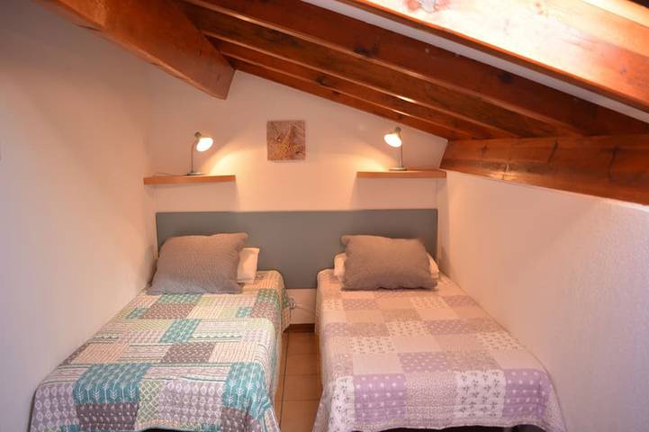 Apartamento entero, Apartamento de 4 a 6 personas, a 500 m de la playa, en residencia con piscina. in Zonza, Distrito de Sartène