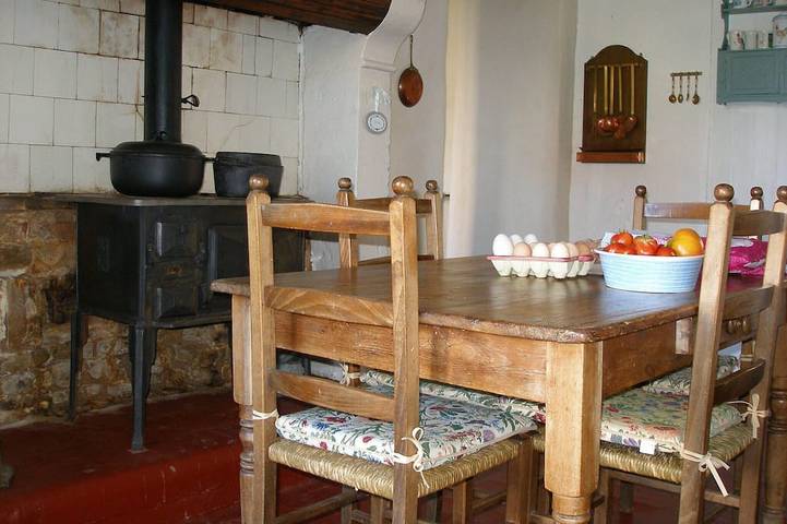 Location de vacances pour 8 personnes, avec jardin et terrasse, animaux acceptés à Vindefontaine