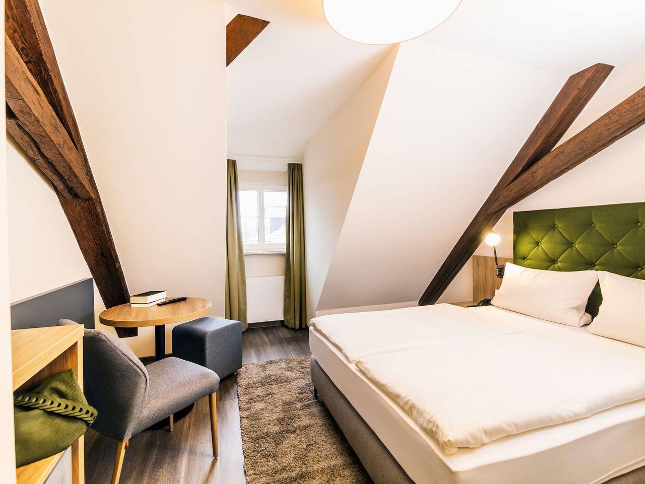 Weingut - Gästehaus Völcker - Doppelzimmer, Dusche, Wc, straßenseitig in Neustadt an der Weinstraße, Pfälzer Rheinebene