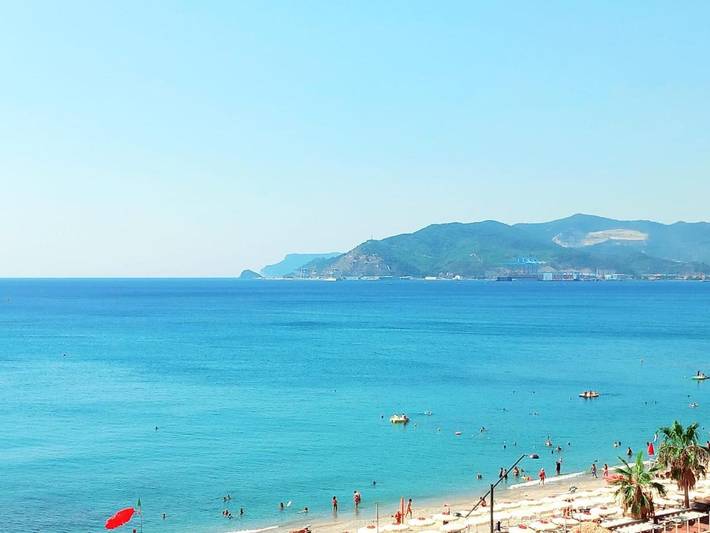 Ferienwohnung für 6 Personen, mit Balkon und Kinderpool sowie Ausblick in Savona