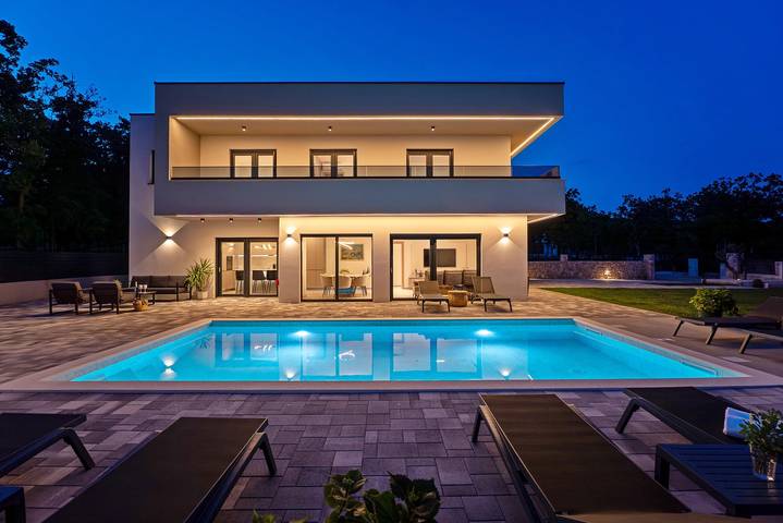Villa für 8 Personen, mit Pool und Balkon/Terrasse - 1