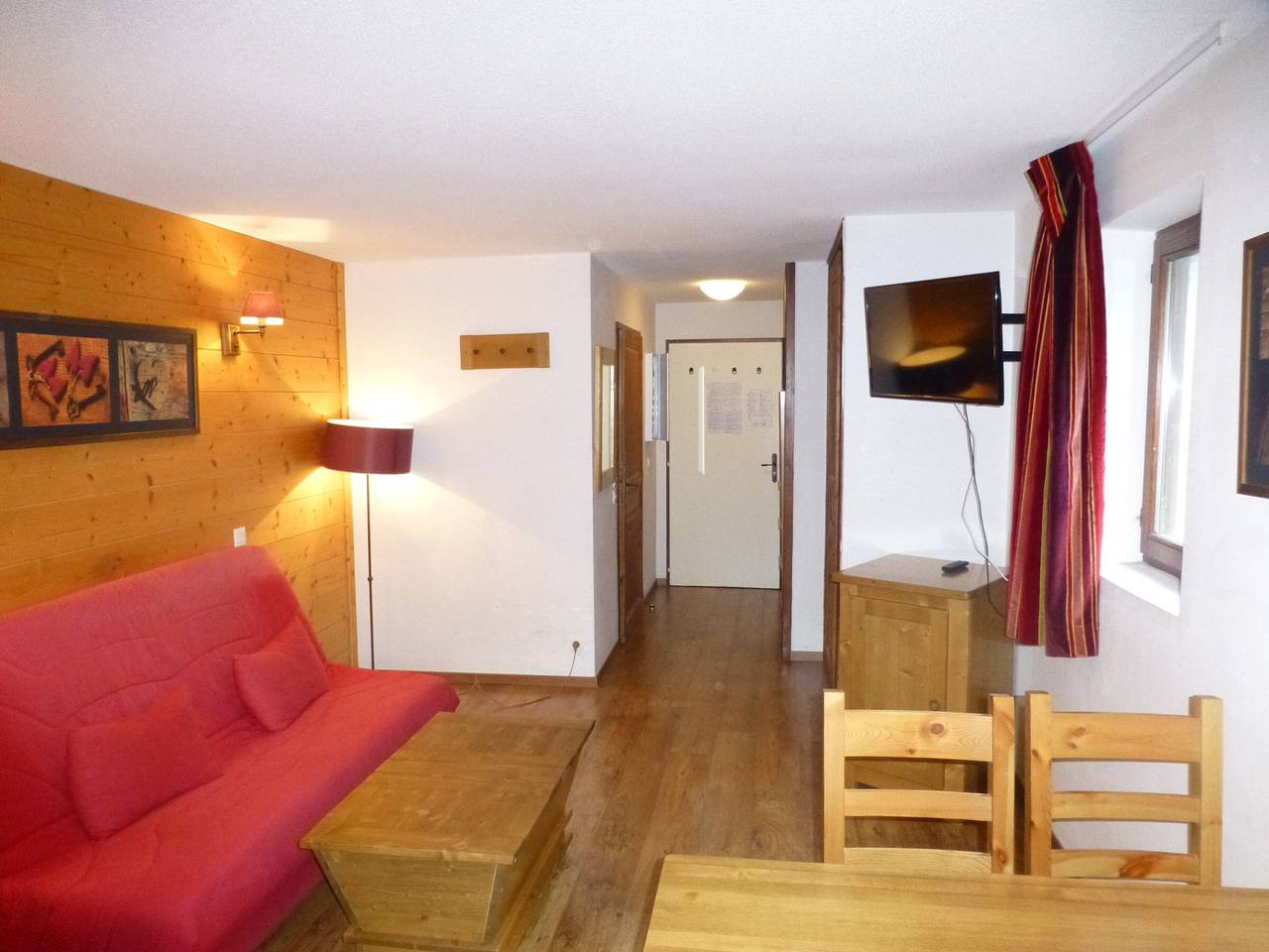 Entire studio, 2-Star Studio for 4 with Parking in Calm Area, Brides-les-Bains in Brides-les-Bains, Les Trois Vallées