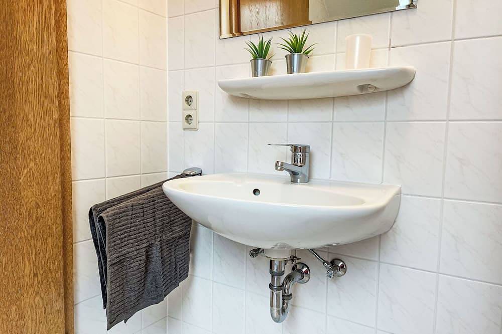 Herrliche Wohnung in einem Ferienhaus für 6 Leute mit  W-Lan, Tv, Terrasse und Haustiere erlaubt in Fünfseen, Plauer See