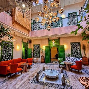 Maison d’hôte pour 17 personnes, avec terrasse et jacuzzi ainsi que piscine et sauna à Marrakech