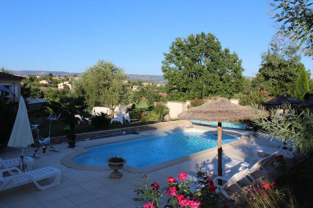 Sejour 5*   Luxe, Confort Villa les Lauriers Roses Piscine et Spa privés .Wifi in Saint-Étienne-de-Fontbellon, Ardèche