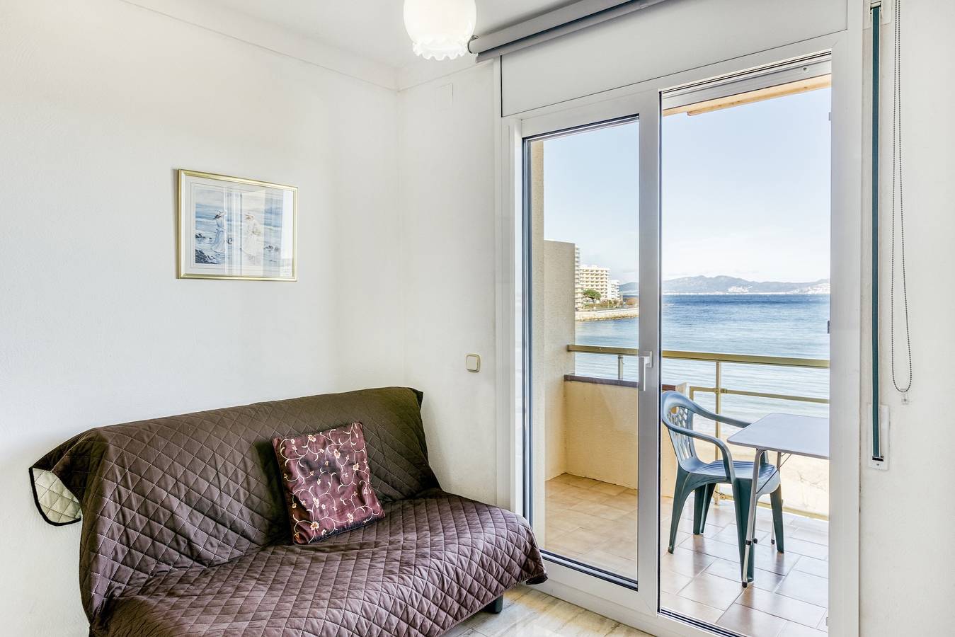 Entire apartment, Apartment 'Platja Mar 3º' with Sea View and Balcony in l'Escala, Upper Empordà