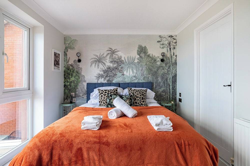 Seafront Retreat: Opulent 4Br Haven for Big Groups in Birchington, Kent