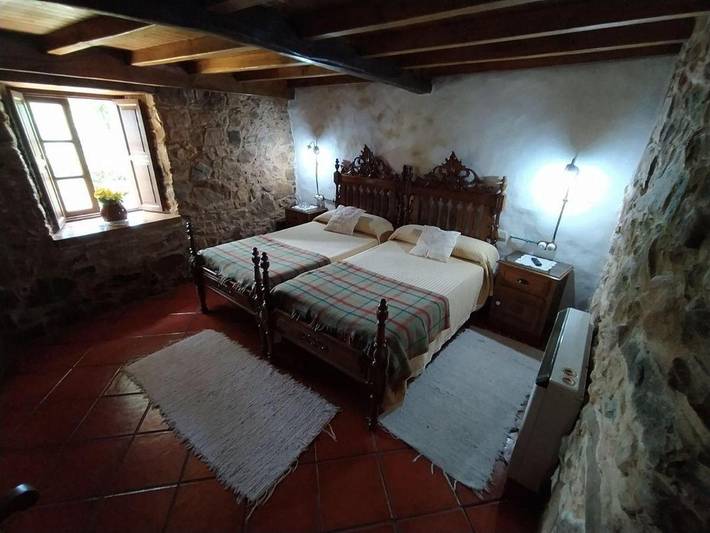 Casa rural para 12 personas, con vistas además de terraza y jardín, Se admiten mascotas en Rías Altas - 2