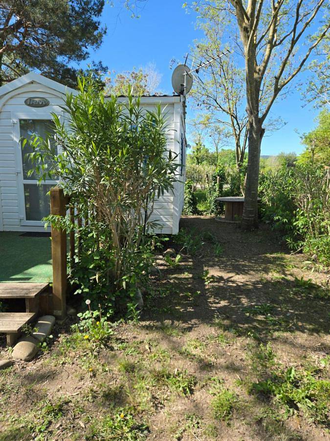 Camping pour 6 personnes, avec vue ainsi que jardin et piscine, adapté aux familles à La Roque-d'Anthéron - 3