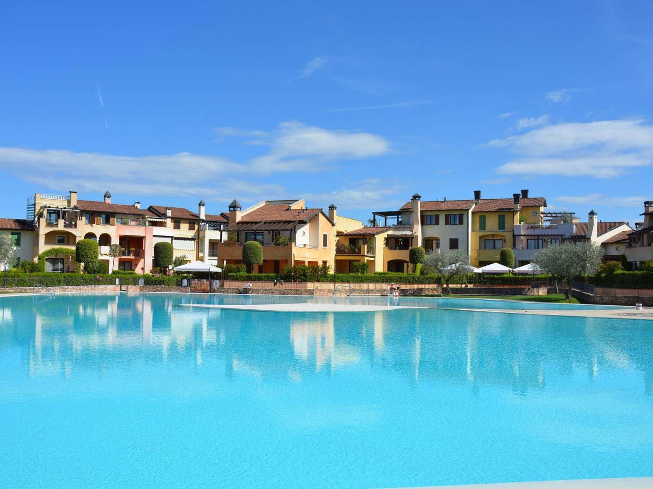 Geheel appartement, Wohnung mit Terrasse in Peschiera del Garda, Garda Bergen
