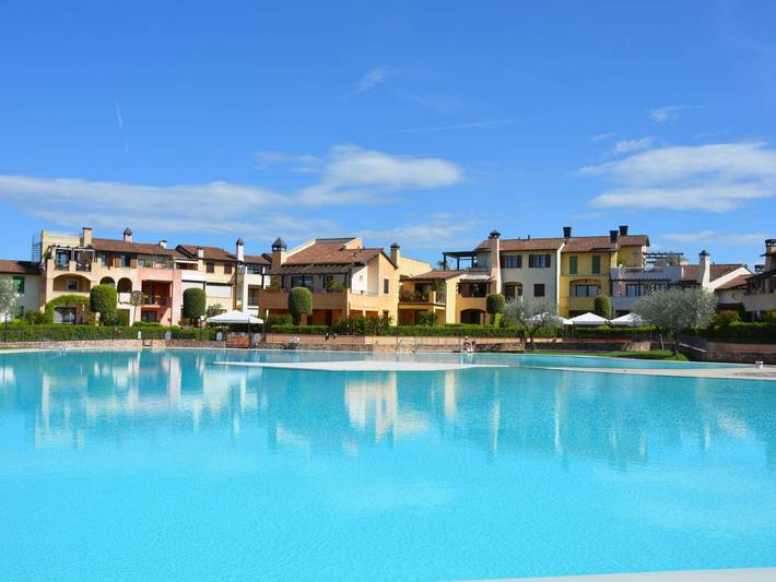 Vakantieappartement voor 4 personen, met Terras en Zwembad in Peschiera del Garda