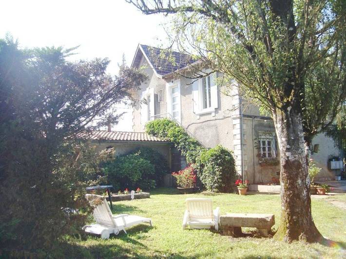 Gîte pour 6 personnes, avec Terrasse ainsi que Jardin et Vue