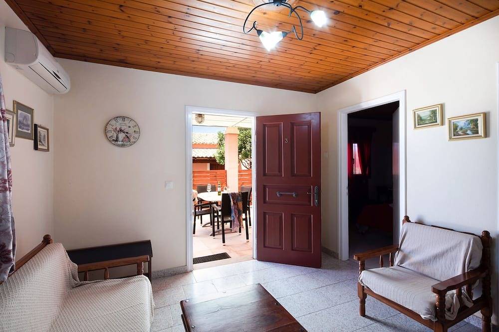 Lovely 2-bedroom cottage, 2 minutes froim the sandy beach in Agios Gordios, Korfu