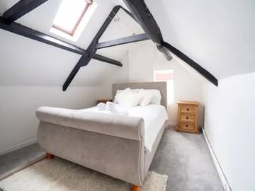 Holiday Home for 9 People in The Cotswolds, South West England, Photo 2