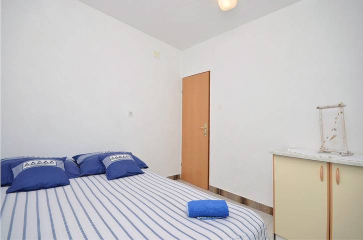Ganze Wohnung, Apartments Mila Family with pool in Tribunj, Šibenik-Knin