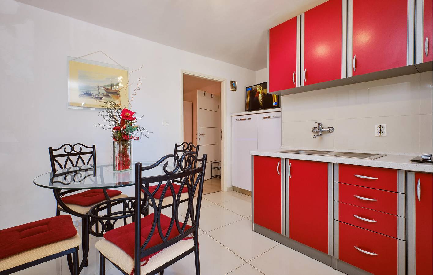 Ganze Ferienwohnung, Gemütliche Ferienwohnung mit Terrasse, 200 m vom Strand entfernt und mit Parkplatz in Mali Lošinj, Aratore