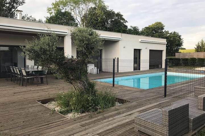 Cottage pour 15 personnes, avec jardin dans Baneins
