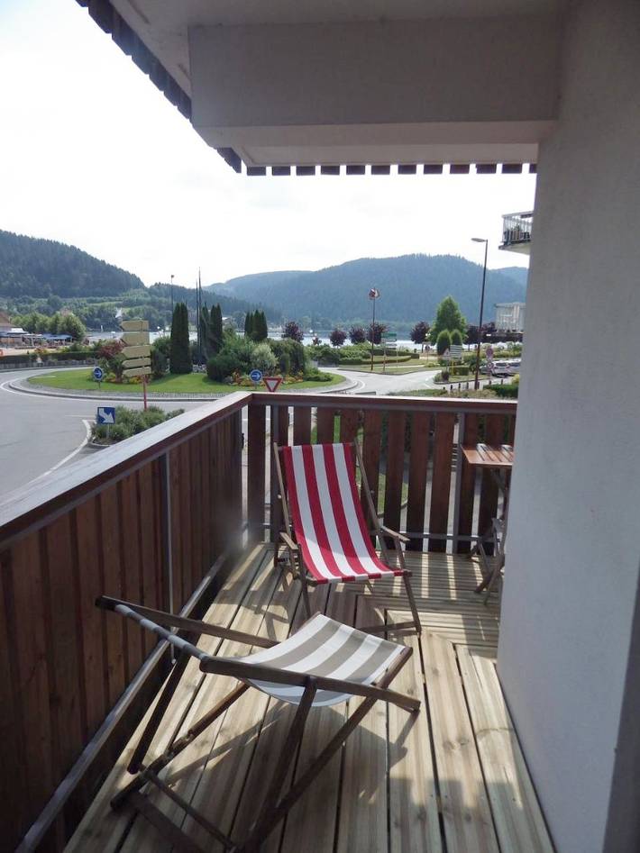Gîte pour 6 personnes, avec vue ainsi que vue sur le lac et balcon dans Lac de Gérardmer - 4