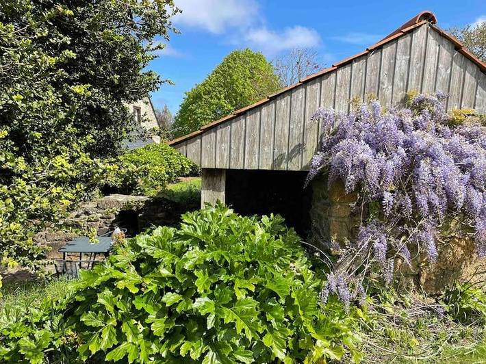 Location de vacances pour 2 personnes, avec jacuzzi ainsi que terrasse et jardin à Camlez - 4