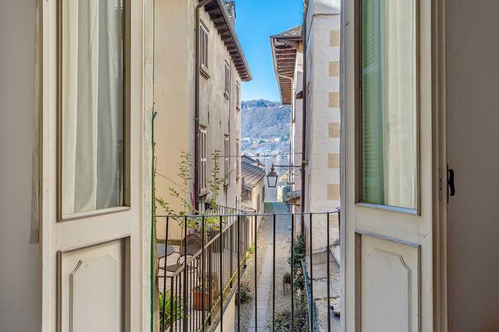 Ferienwohnung für 7 Personen, mit Balkon und Seeblick am Ortasee