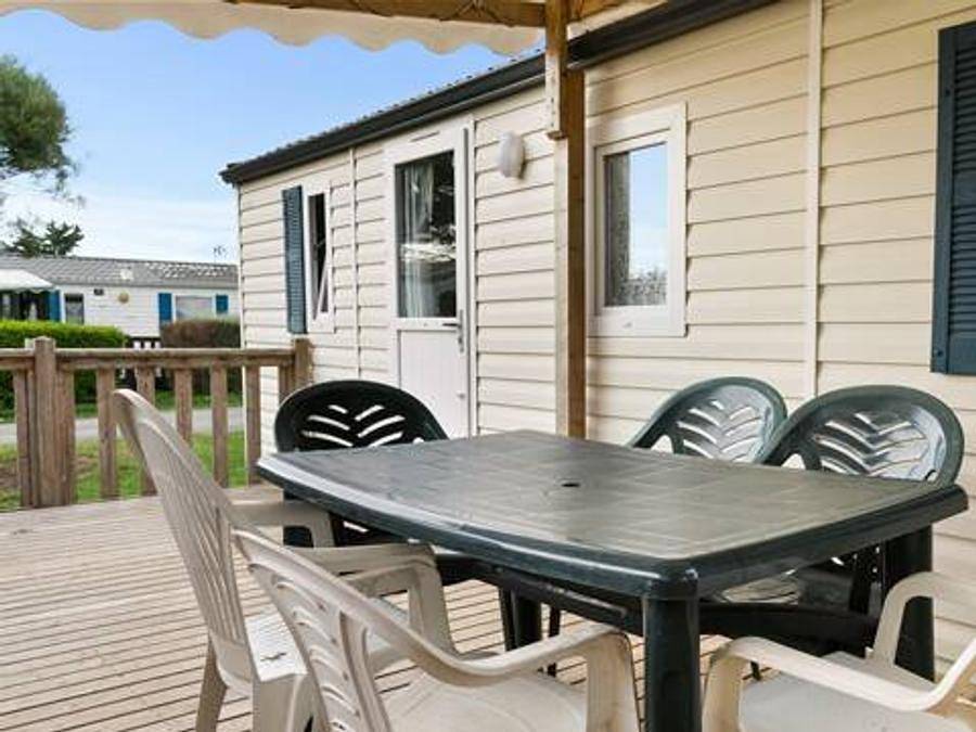 Camping Les Salins de la Gardiole (Anciennement L'Europe) - Mobilhome 6 personnes - Classique | 3 Chambres | 6 Couchages | Terrasse semi-couverte | 1 Salle de bain | Climatisation in Vic-la-Gardiole, Côte d'Améthyste