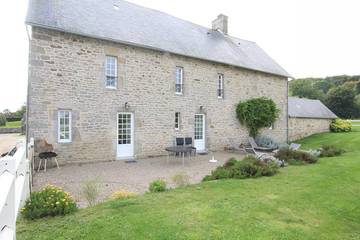Gîte pour 6 personnes, avec jardin dans Le Vicel