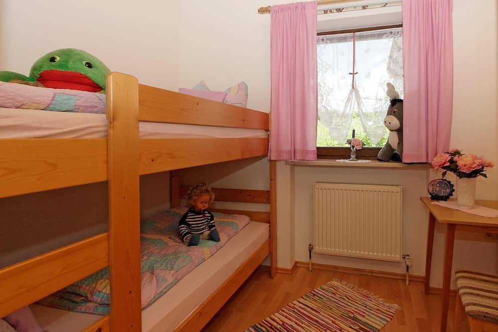 Ganze Wohnung, Fewo mit Balkon | 56qm große, gemütliche Nichtraucher-Fewo im 1.Og in Tittling, Ostbayern