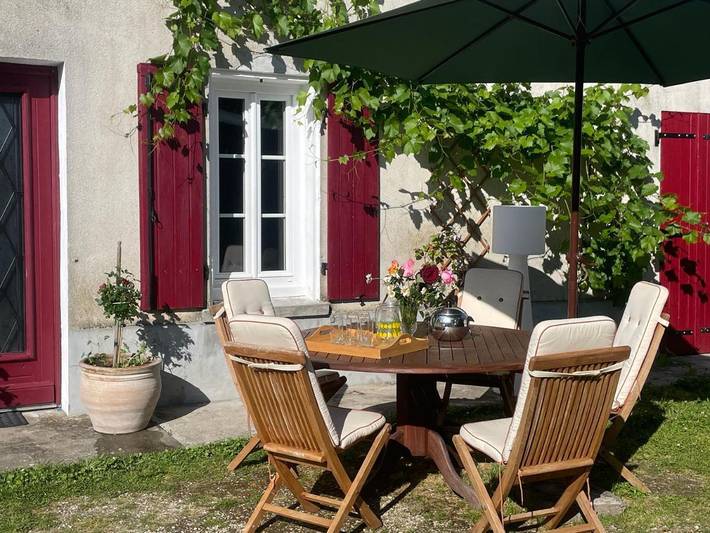 Location de vacances pour 8 personnes, avec Terrasse et Jardin à Saint-Simeux