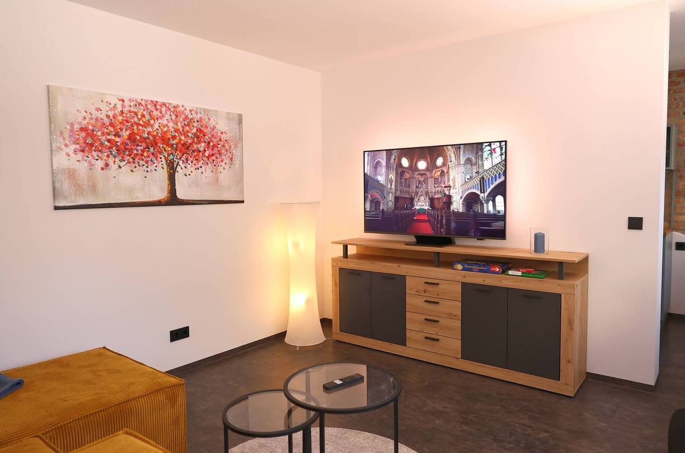 Ganze Wohnung, Moderne Ferienwohnung im Stadtzentrum Ilmenau mit Balkon und Wallbox für E-Autos in Ilmenau, Thüringer Kernland