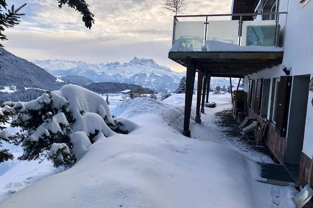 Appartement entier, La Petite Silene, vue sur la montagne et le jardin. in Leysin, Alpes Vaudoises