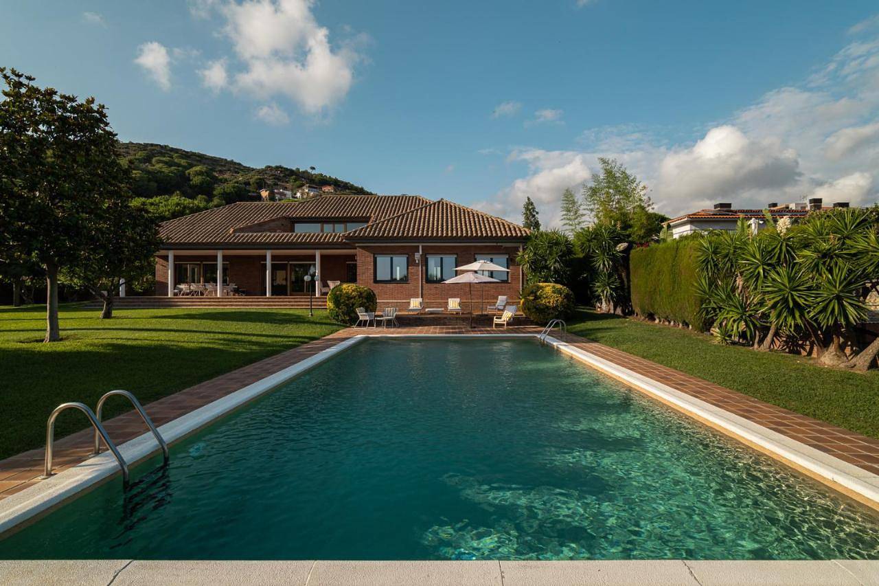 Sea View Villa with Spa & Bbq in Badalona, Barcelonès