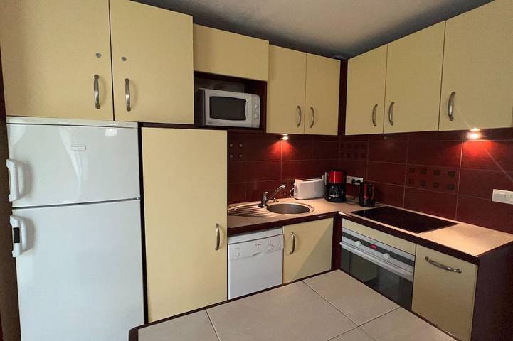 Appartement entier, A 5 minutes du bourg et du port et 1 km des plages appartement en rez de jardin in Locmariaquer, Côte des Mégalithes