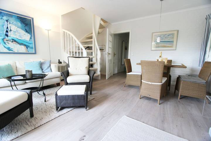 Ganze Wohnung, Strandnahe, helle Ferienwohnung für 3 Personen im Ober- und Dachgeschoss des Hauses in Nordfriesische Inseln (Schleswig-Holstein) (Schleswig-Holstein), Wenningstedt