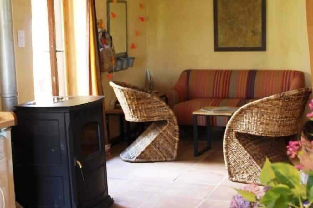 Une Sorcière sur le toit - Gîte** en Aveyron: Campagne et tranquillité absolue ! in Firmi, Aveyron