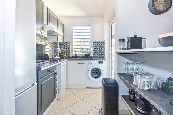 Gîte pour 4 personnes, avec vue et terrasse dans Plage des Roches Noires - 2