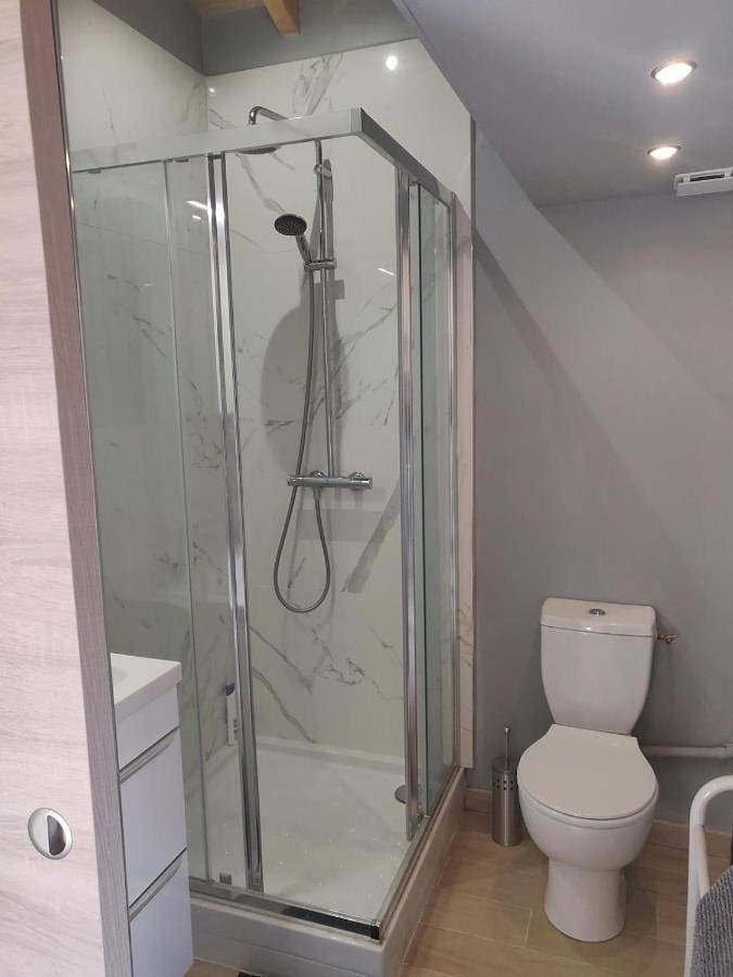 Gîte pour 2 personnes, avec terrasse et piscine à Lumbin - 2