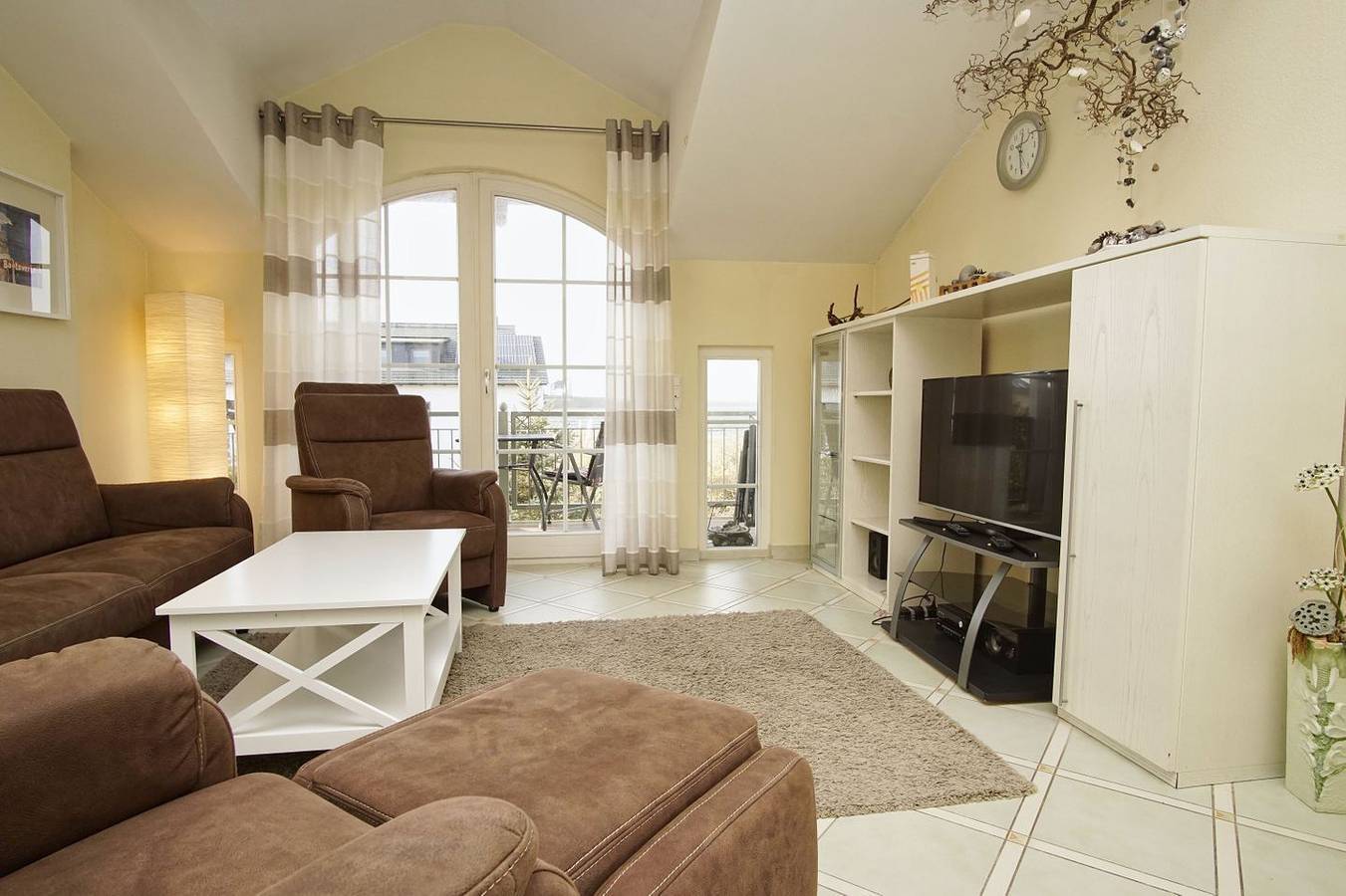 Appartement entier, Direkt hinter der Düne, mit Balkon und Meerblick - Strandvilla Böck Fewo 15 in Ostseebad Glowe, Glowe