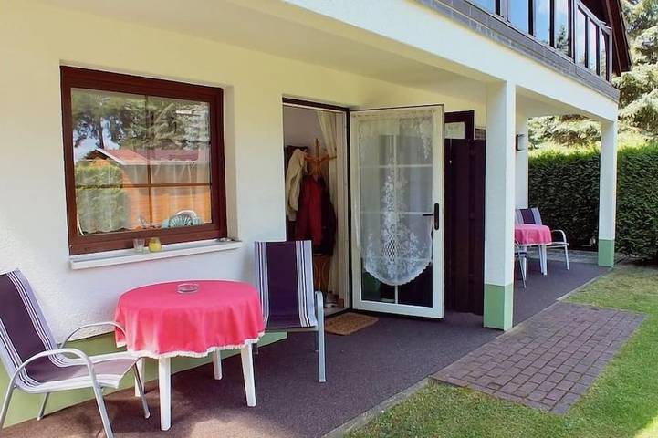 Ferienhaus für 4 Personen, mit Balkon und Garten in Heidesee