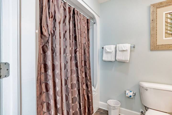 Vacation rental for 12 people, with pool and sauna as well as balcony and hot tub by Orange Beach