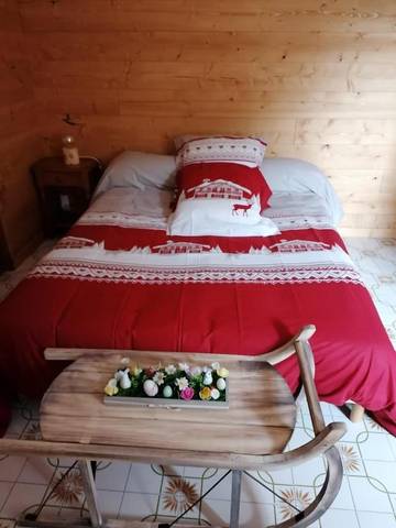 Cottage pour 2 personnes, avec jardin et vue ainsi que piscine et terrasse à Aramon