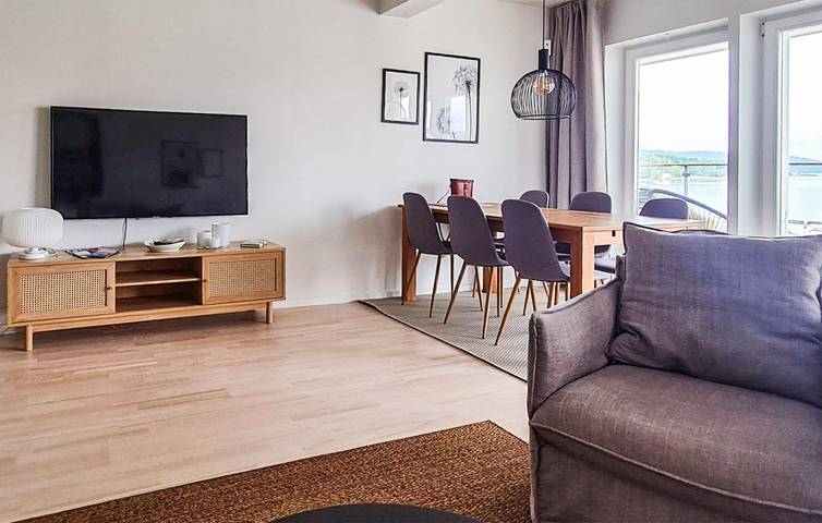 Hel semesterlägenhet, Lägenhet för 6 Personer med bastu in Svanesund, Orust