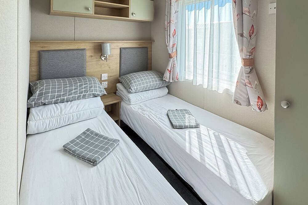 3 bedroom accommodation in Colchester in Mersea Island, Colchester