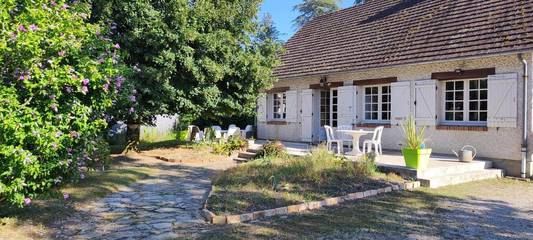 Gîte pour 14 personnes, avec vue et jardin à Souesmes