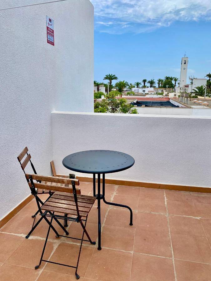 Location de vacances pour 6 personnes, avec piscine ainsi que vue et jardin dans Poble Nou Del Delta - 4