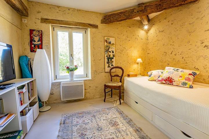 Stone Cabin with Swimming Pool - King-Size Beds & Views of the Pyrenees in Gondrin, Gers