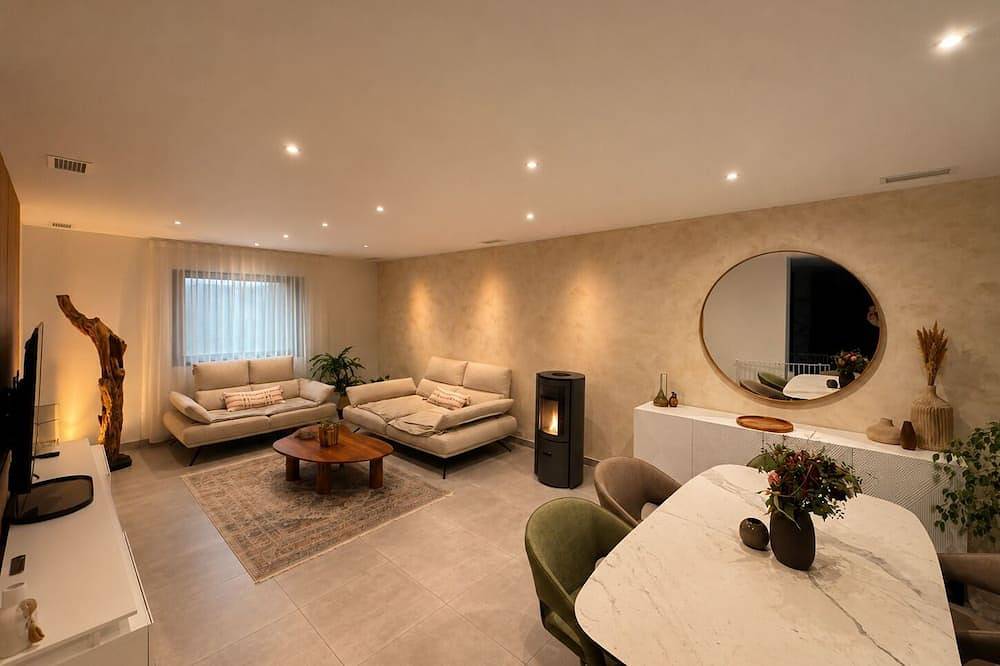 Architect-Designed Villa 5 Minutes From The Beaches in Ensuès-la-Redonne, Mittelmeerküste (Frankreich)