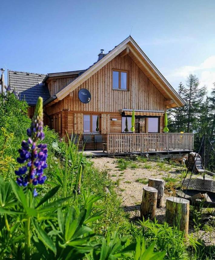 Ferienhaus für 10 Personen, mit Pool und Garten sowie Ausblick und Sauna, mit Haustier