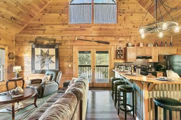 Log Cabin for 5 Guests in Douglas Lake, Sevier County, Picture 4